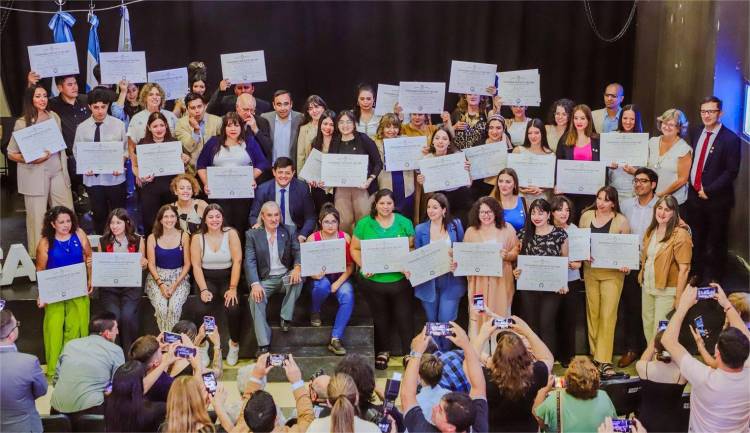 Acto académico de colación de la FAUD: Nuevas graduadas y graduados de Jáchal e Iglesia