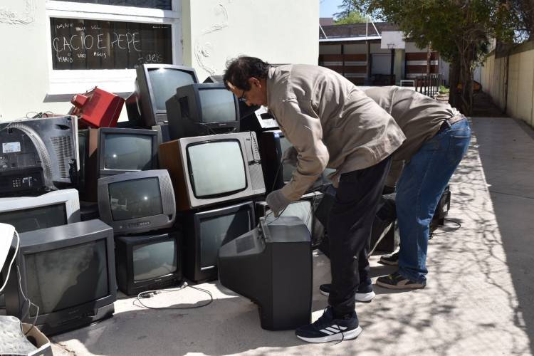San Juan dio un histórico paso en materia ambiental con la venta de 2,5 toneladas de residuos electrónicos para reciclaje