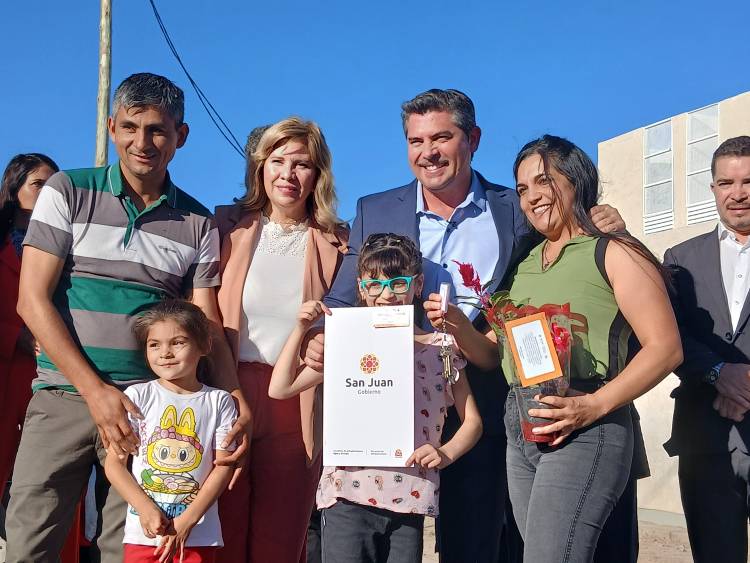 En Jáchal, Orrego entregó 83 viviendas, anunció un pavimento clave y reafirmó el compromiso con la producción sanjuanina 
