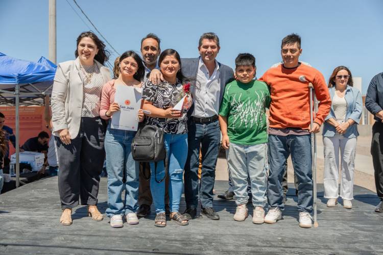 Orrego realizó una nueva entrega de viviendas, esta vez en el Departamento de Iglesia