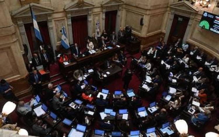 El Gobierno logró aprobar la reforma laboral en el Senado y la sanción de la ley queda en manos de Diputados