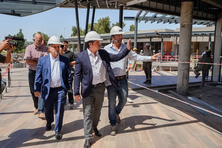 La obra del nuevo mall que impulsa la inversión privada recibió la visita del gobernador