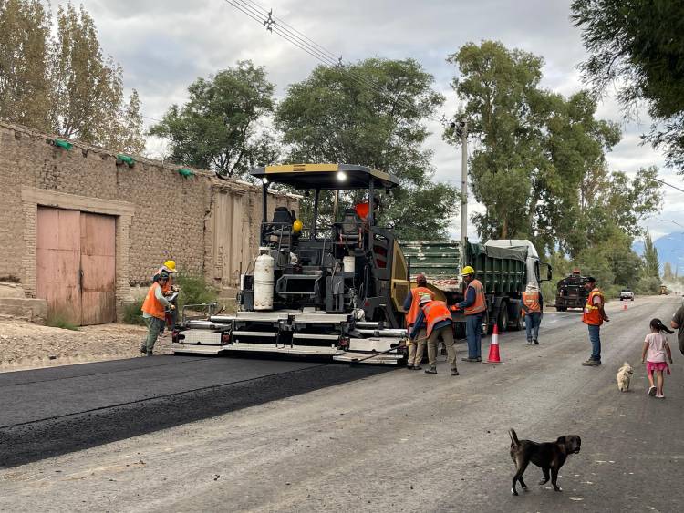 Pavimento Eugenio Flores: Se reinició la obra luego del fenómeno climático