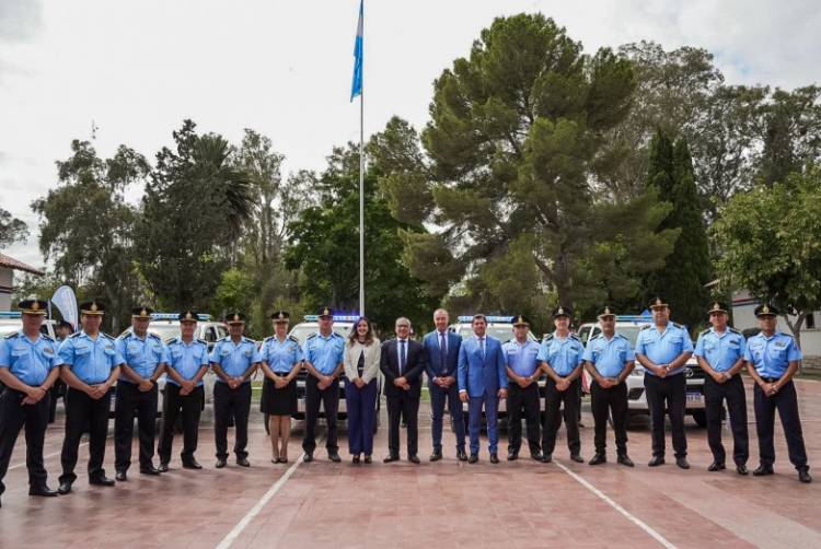 Orrego encabezó el relevo del subjefe policial, presentó la nueva plana mayor y entregó movilidades para reforzar la seguridad