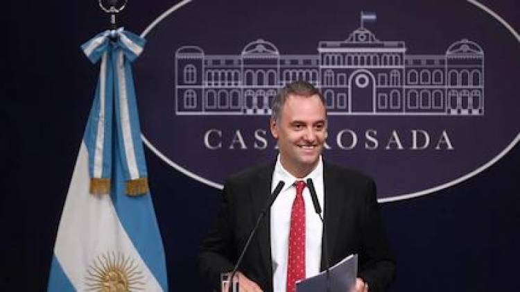 Adorni compró el departamento en Caballito por USD 230 mil y le prestaron casi el 90% dos jubiladas