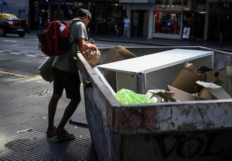 La pobreza registró una nueva baja: fue de 28,2% en el segundo semestre de 2025 y afectó a 13,5 millones de personas