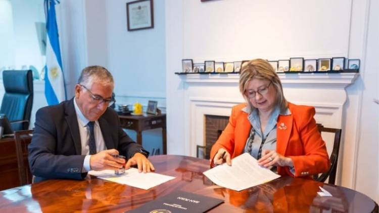 San Juan y Nación firman acuerdos clave en seguridad para combatir delitos complejos