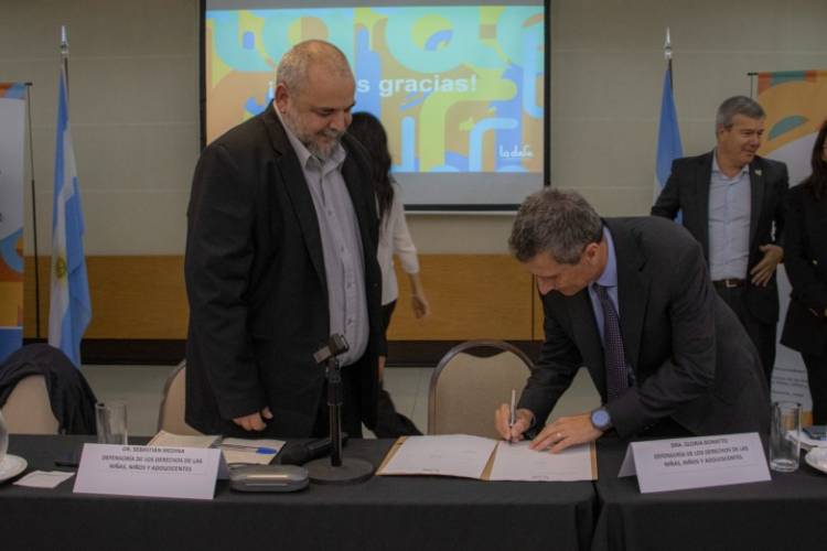 Familia adhirió a un compromiso federal por los derechos de niños, niñas y adolescentes