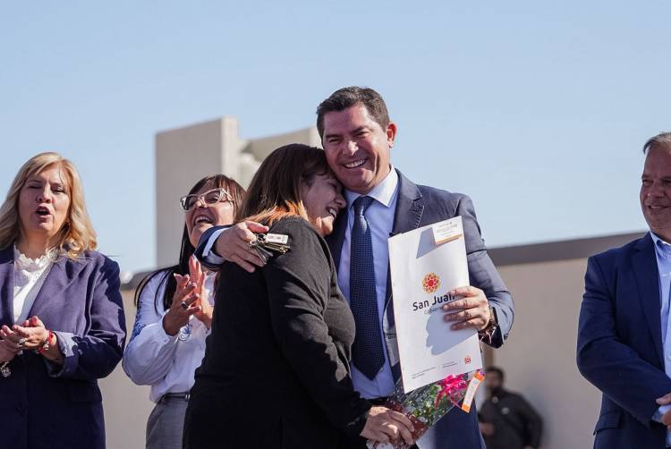 Con la entrega de un nuevo barrio, el Gobierno de San Juan genera más oportunidades de acceso a la vivienda para las familias de Chimbas