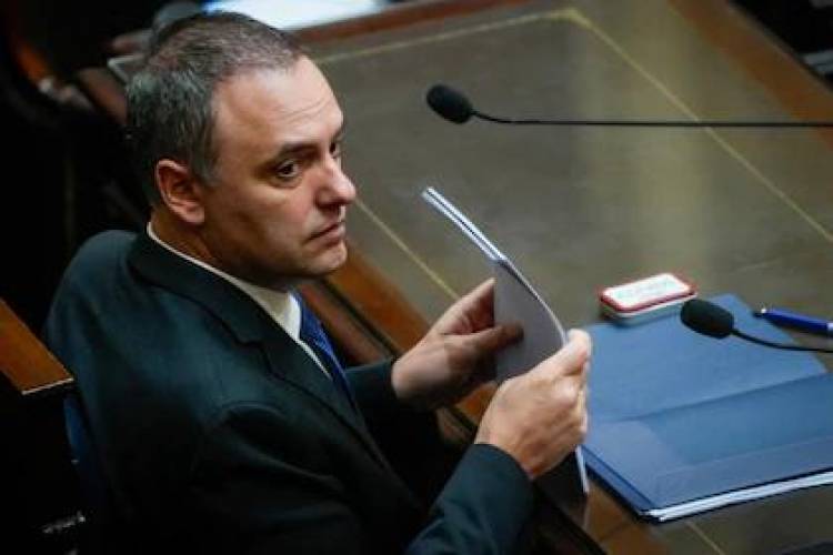 Con el respaldo de Javier Milei, Manuel Adorni se cruzó con la oposición en el Congreso y desafió: “No voy a renunciar”