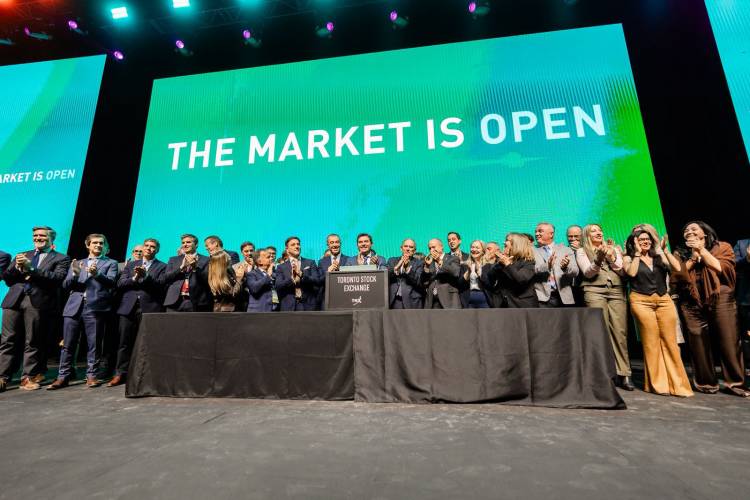 Histórico: Orrego activó la campana que marcó la apertura del mercado bursátil de Toronto en la Expo San Juan Minera 2026