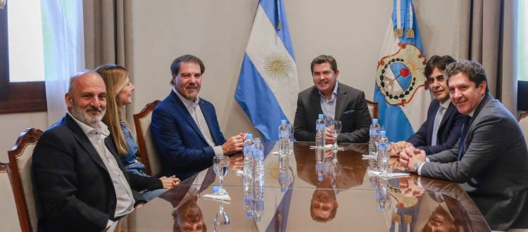 El gobernador Orrego recibió al economista Claudio Zuchovicki  