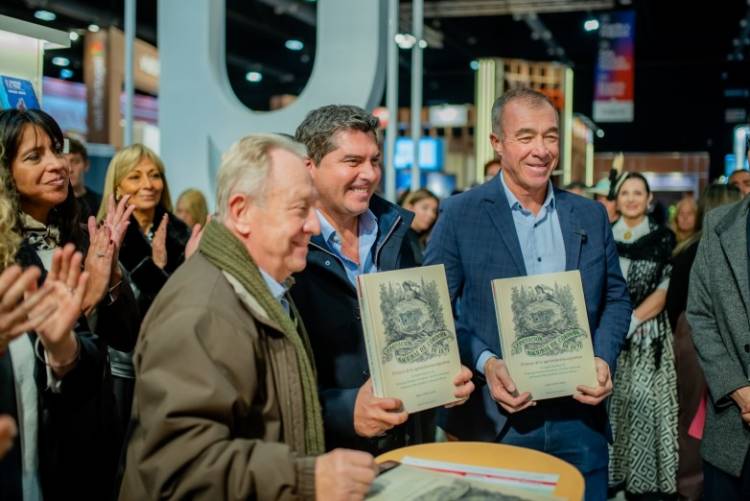 El gobernador Marcelo Orrego visitó la 50° edición de la Feria Internacional del Libro en Buenos Aires