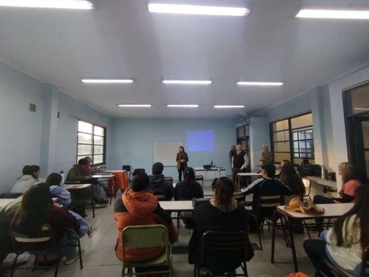 Capacitaron a estudiantes en herramientas vinculadas al comercio internacional y procesos de integración