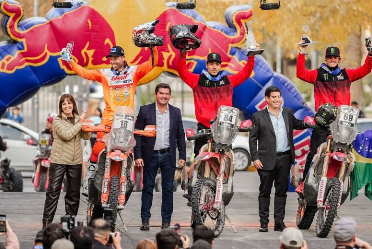 Orrego coronó a los ganadores del Desafío Ruta 40 y dio cierre al evento que puso a San Juan en la vidriera internacional del deporte