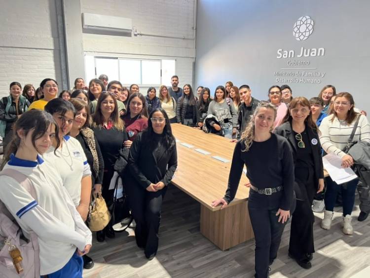 Escuelas concursarán interpretando el himno en Lengua de Señas