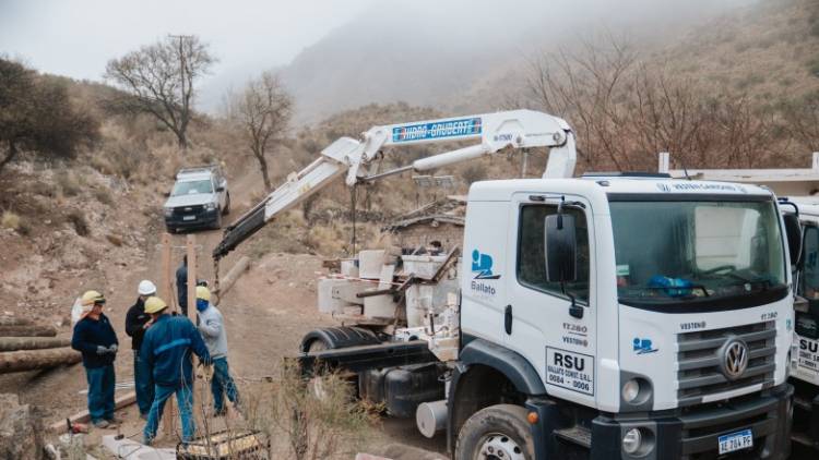 La energía eléctrica llega a los puestos de las sierras y transforma la vida de las familias de Valle Fértil