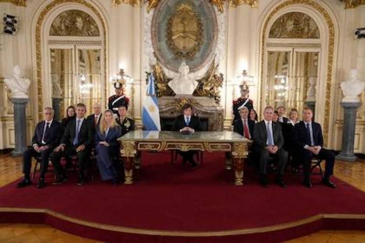 Milei anunció la construcción de una base naval en Tierra del Fuego y sanciones a petroleras que operen en Malvinas