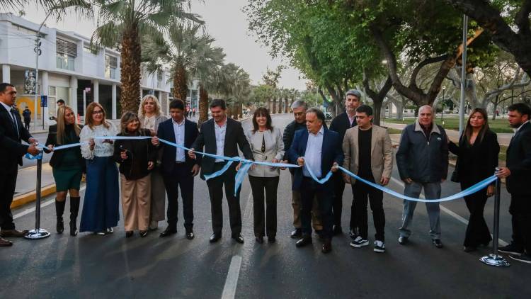 Orrego inauguró la histórica repavimentación de la emblemática avenida Libertador