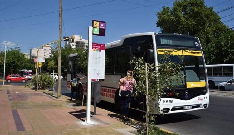Se levantó el paro de colectivos: Choferes y empresarios alcanzaron un acuerdo y el servicio se restituirá 